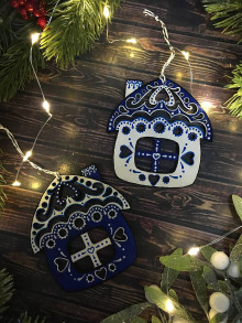 Dekorácie - Set dvoch Vianočných ozdôb - modro biely domček - 14025560_