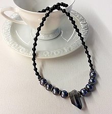 Náhrdelníky - Korálkový náhrdelník z kyanitu a perál - 14022026_