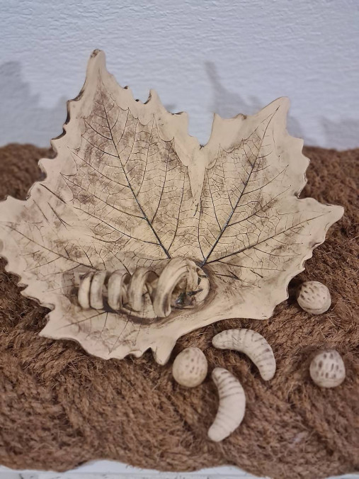 Dekorácie - Veľký keramický list  Miska - 14028024_