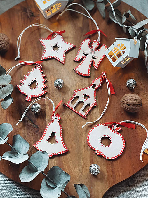 Dekorácie - Sada drevených ozdôb - Folk červená - 14033355_