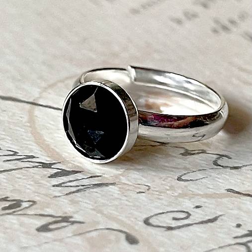 Simple Faceted Spinel AG925 Ring / Jemný strieborný prsteň so spinelom