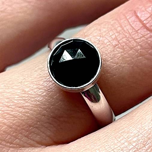 Simple Faceted Spinel AG925 Ring / Jemný strieborný prsteň so spinelom