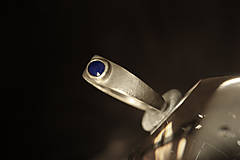 Prstene - Strieborný prsteň s lapisom lazuli - 14048031_