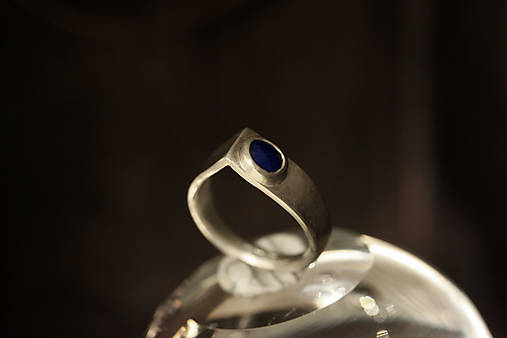 Strieborný prsteň s lapisom lazuli