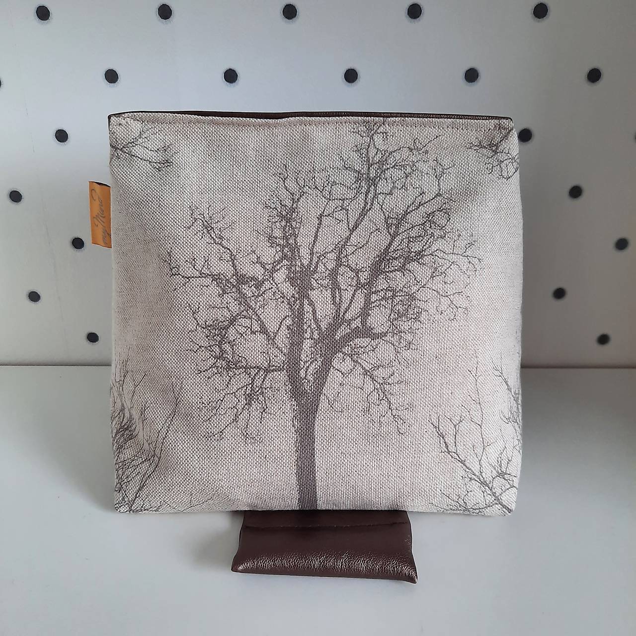 stojan na tablet - piLLow (tRee)