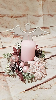 Dekorácie - Vianočný drevený  svietnik - anjel 11,5 cm  (Ružová) - 14045231_