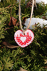 Dekorácie - "Zasnežené srdce" drevená vianočná ozdoba - 14044528_