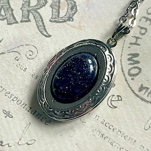 Oval Gemstone Antique Silver Locket Necklace / Otvárací medailón (Blue Sunstone)