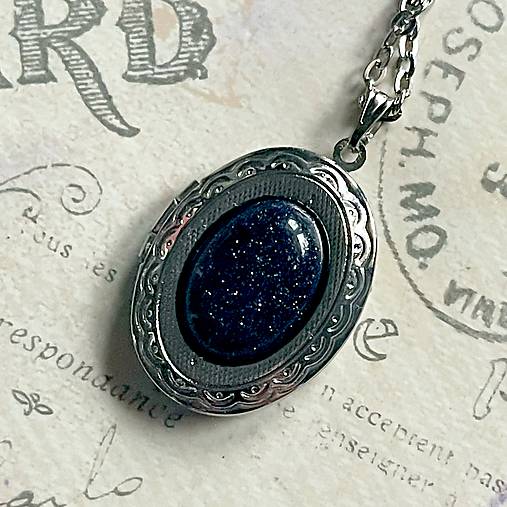 Oval Gemstone Antique Silver Locket Necklace / Otvárací medailón (Blue Sunstone)