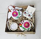 Náušnice - Farebný folklórny darčekový box s anjelikom, náušnicami a dekoráciami - 14048783_