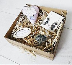 Náušnice - Levanduľový darčekový box s náušnicami a dekoráciami - 14048936_