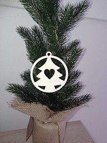 Dekorácie - Vianočná guľa so stromčekom a srdcom - 14050198_