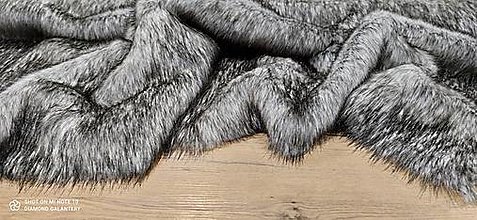 Textil - Kožušina umelá - Sivo - čierny vlk II - cena za 10 cm - 14057757_