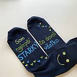 Ponožky, pančuchy, obuv - Maľované ponožky s nápisom: "Najlepší dedko, čo dovolí všetko" - 14057055_
