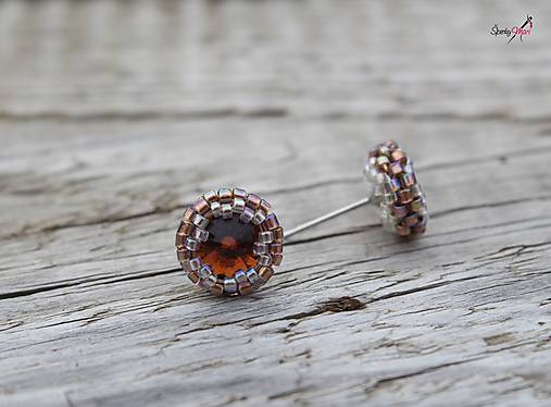 Náušnice - napichovacie náušnice Swarovski 8mm (Hnedá) - 14062527_