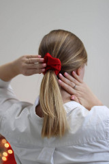Ozdoby do vlasov - Zamatová scrunchie - gumička na vlasy - 14059935_