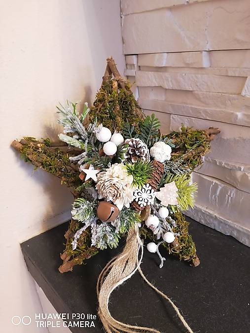 Dekorácie - Drevená vianočná hviezda s roľníčkou 30cm  - 14064110_