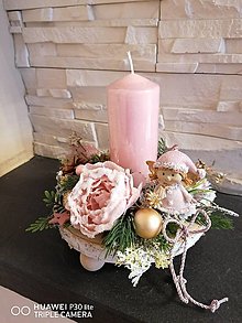 Dekorácie - Vianočný ružový svietnik na dreve so sviečkou - 14064097_