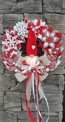 Dekorácie - Vianočný veniec na dvere červeno bielo strieborný  (Červený škriatok) - 14070664_