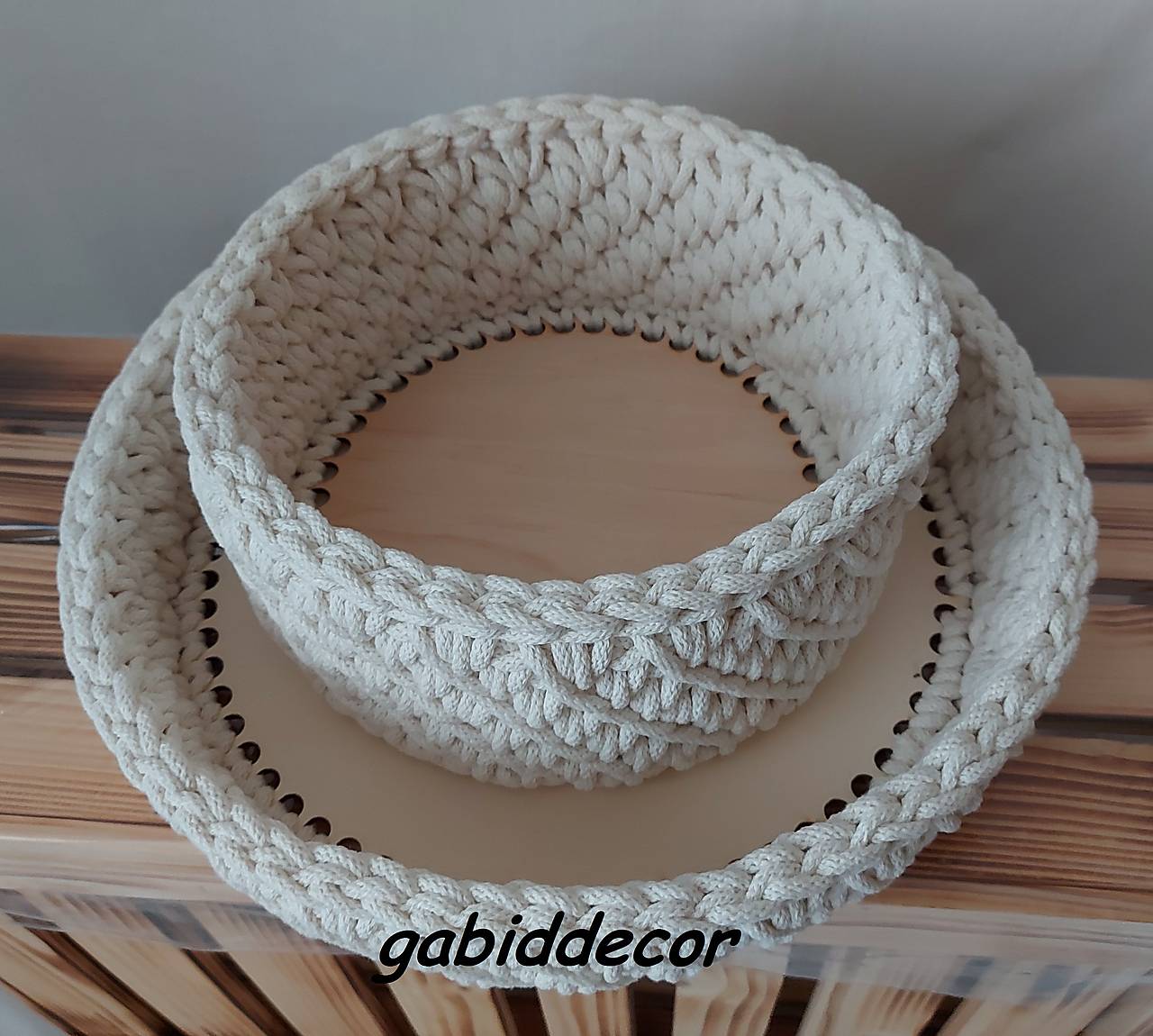 Handmade háčkovaný košík z kvalitných šnúr  (Košík menší)
