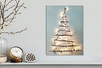 Dekorácie - Predám vianočný závesný strom, stromček na stenu vyrobený z prírodných materiálov, prútia a špagátu na mieru. Nezdobený. (svetelná reťaz nezdobený) - 14070185_