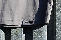 Pánske oblečenie - GOTs tričko pánsky/unisex strih - Mnoho tvári, šedá s nezábudkovou - 14073907_