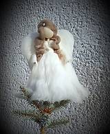 Dekorácie - Vianočný anjel z ovčieho rúna na špic vianočného stromčeka - 14084489_