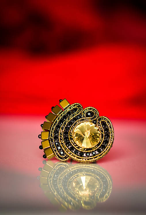 Prstene - Výrazný nastaviteľný soutache prsteň - 14084939_