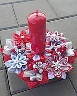 Dekorácie - Vianočný svietnik červeno strieborno biely - 14086621_