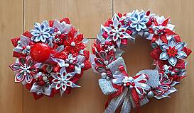 Dekorácie - Vianočný veniec na dvere červeno bielo strieborný - 14086648_
