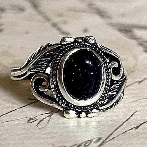 Floral Gemstone Ring (Blue Goldstone Ring / Elegantný vintage prsteň so syntetickým modrým slnečným kameňom)