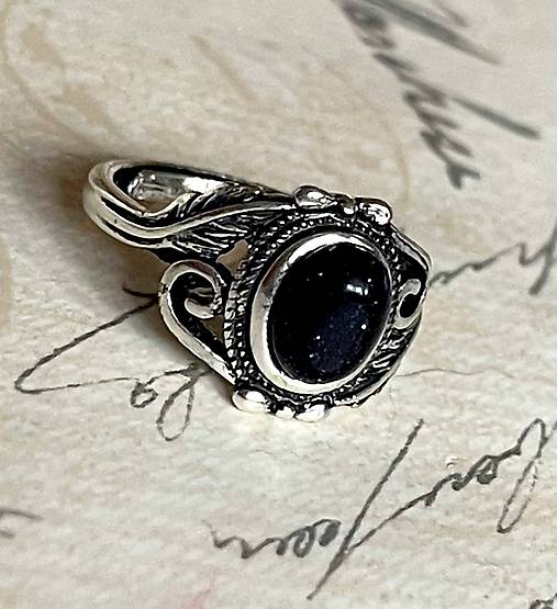 Floral Gemstone Ring (Blue Goldstone Ring / Elegantný vintage prsteň so syntetickým modrým slnečným kameňom)