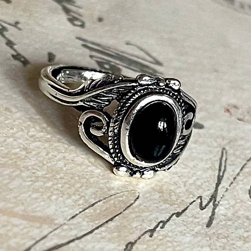 Floral Gemstone Ring (Blue Goldstone Ring / Elegantný vintage prsteň so syntetickým modrým slnečným kameňom)
