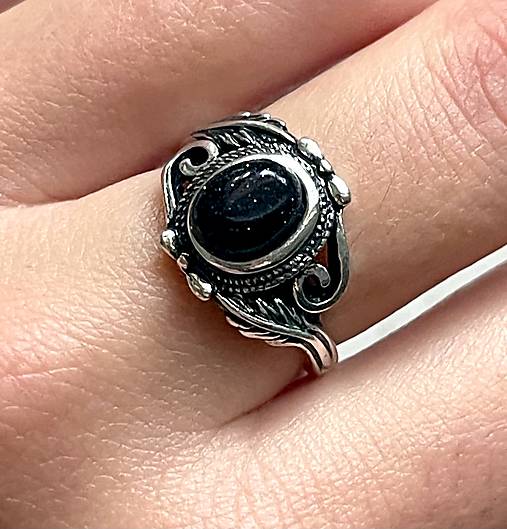 Floral Gemstone Ring (Blue Goldstone Ring / Elegantný vintage prsteň so syntetickým modrým slnečným kameňom)