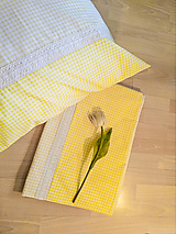 Bavlnené žlté štvordielne obliečky s čipkou