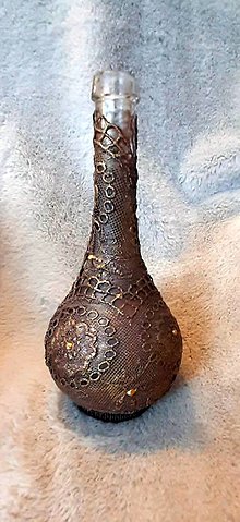 Nádoby - sklenená flaša dekorovaná paverpolom a krajkou. - 14096528_