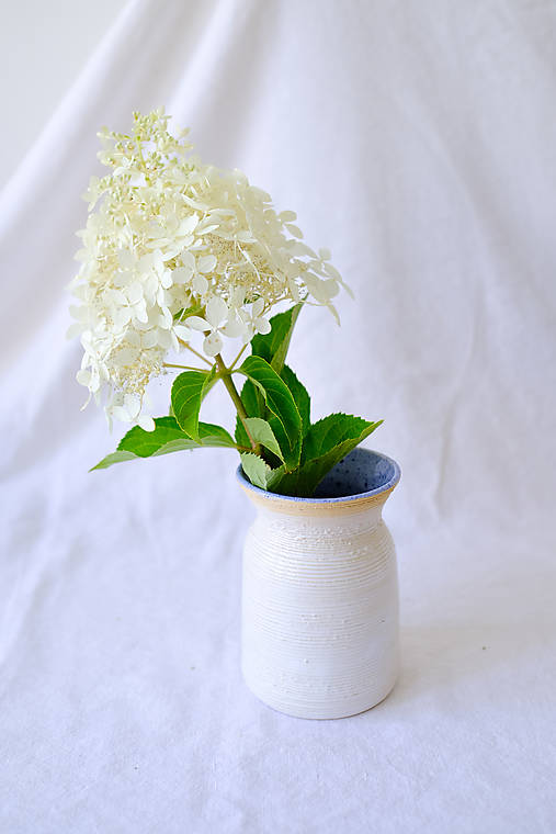Textúrovaná váza z kolekcie Ráno