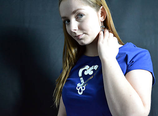 Bavlnené tričko s motívom Srdce z kríža (S - Modrá)