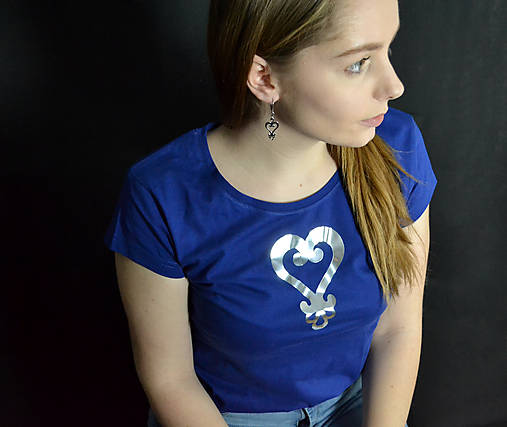 Bavlnené tričko s motívom Srdce z kríža (S - Modrá)