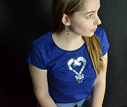 Topy, tričká, tielka - Bavlnené tričko s motívom Srdce z kríža - 14100634_