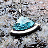 Náhrdelníky - Tyrkysový náhrdelník, české bublinkové sklo s platinou, tvar výseč - 14108243_
