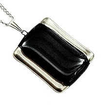 Náhrdelníky - Čierny náhrdelník, české sklo s platinou, obdĺžnikový tvar - 14109310_