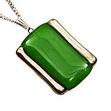 Náhrdelníky - Zelený náhrdelník, české sklo s platinou, obdĺžnikový tvar - 14112480_