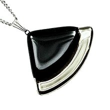 Náhrdelníky - Čierny náhrdelník, české sklo s platinou, tvar výseč - 14111349_