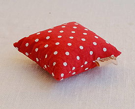 Úžitkový textil - FILKI šupkové mačkátko (červené s bodkami) - 14111954_