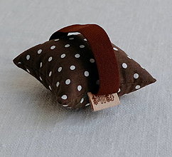 Úžitkový textil - FILKI Myššo šupková podložka pod zápästie, obvod zápästia 17 - 20 cm (hnedá bodkovaná s hnedou gumičkou) - 14115121_
