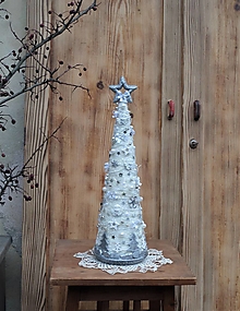 Dekorácie - Vianočný stromček - biela + strieborná - 14117965_