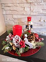 Dekorácie - *Vianočny svietnik so sviečkou a luskacikom 28cm - 14116897_