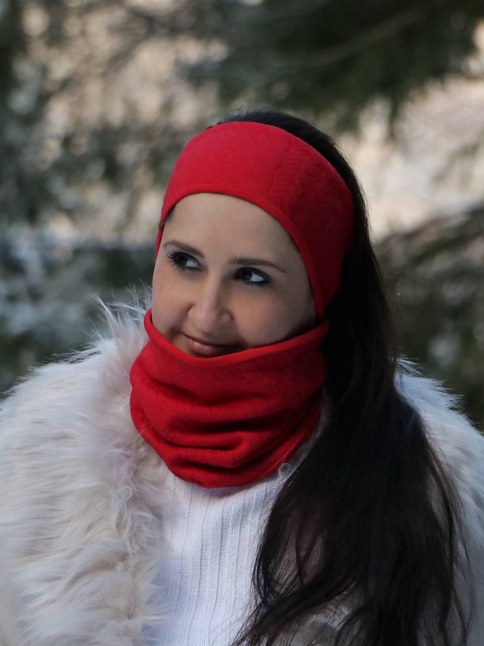 Vrkoče červené čiapka, nákrčník alebo set (Nákrčník)
