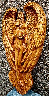 Dekorácie - Drevorezba Anjel strážca lásky ❤ - 14126612_